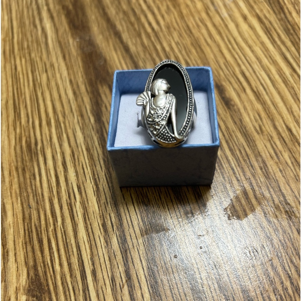 Ladies Unusual Flapper Lady Design Size 6 Ring
